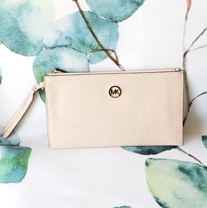 💕SALE💕Michael Kors Wristlet
